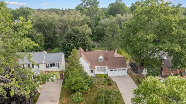 35 Lehn Springs Drive, Amherst, NY 14221
