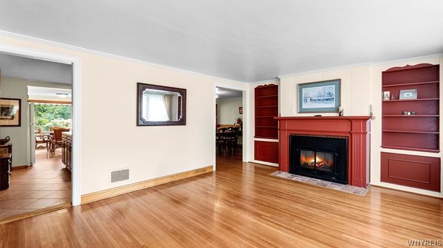 35 Lehn Springs Drive, Amherst, NY 14221