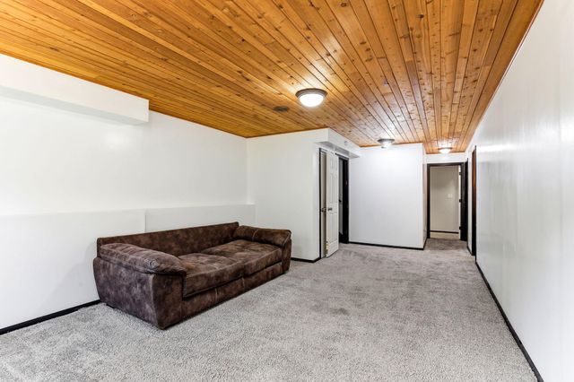 1344 Willow Lake Boulevard, Vadnais Heights, MN 55110