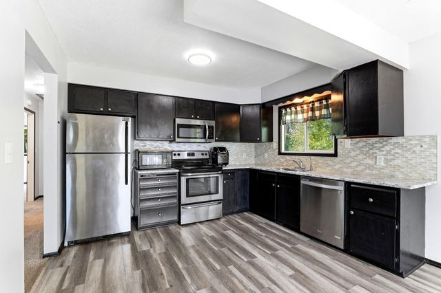 1344 Willow Lake Boulevard, Vadnais Heights, MN 55110