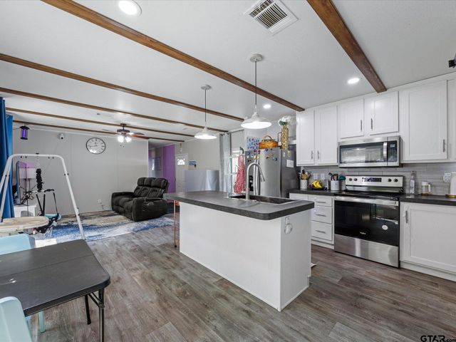 234 Red Robin Road, Gun Barrel City, TX 75156