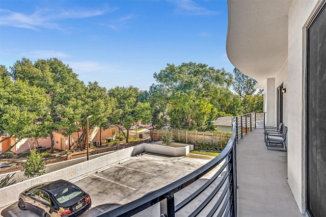 2100 Miami Road 204, Fort Lauderdale, FL 33316