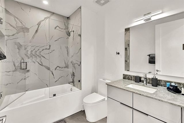 2100 Miami Road 204, Fort Lauderdale, FL 33316