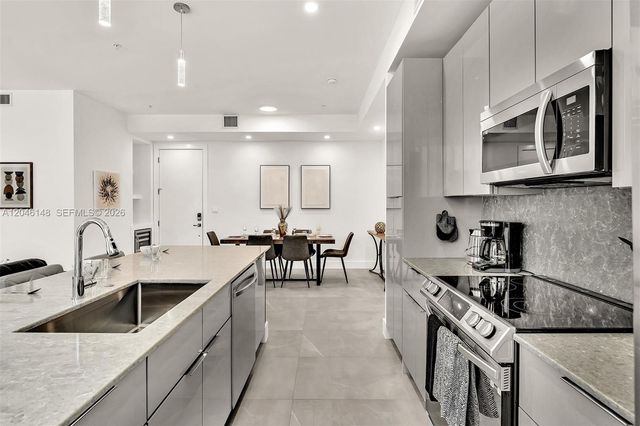 2100 Miami Road 204, Fort Lauderdale, FL 33316