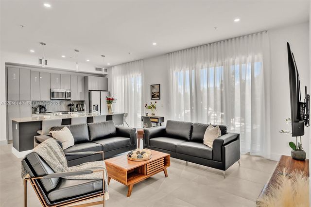 2100 Miami Road 204, Fort Lauderdale, FL 33316