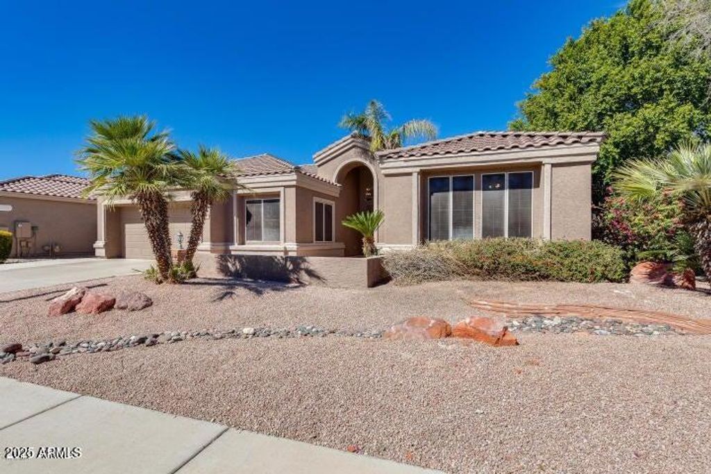 6804 W AMIGO Drive, Glendale, AZ 85308