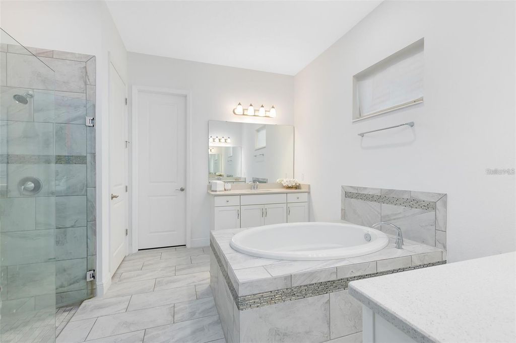 Image 27 of property listing at 1675 AMSEL FALLS PARK TERRACE, Winter Garden, FL 34787