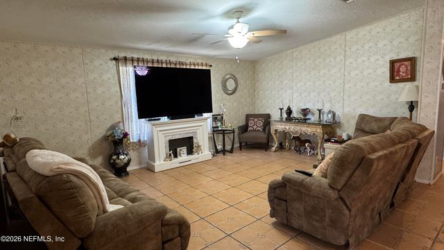 203 VANCOUVER Circle, Interlachen, FL 32148