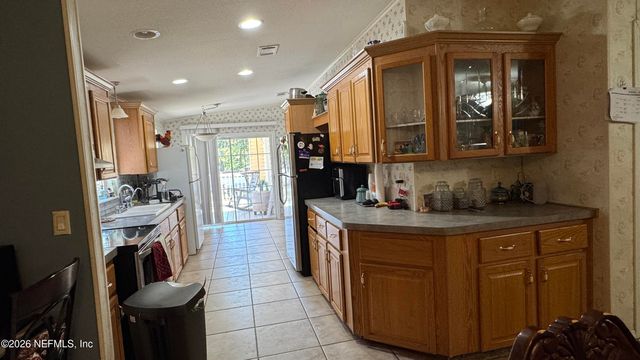 203 VANCOUVER Circle, Interlachen, FL 32148