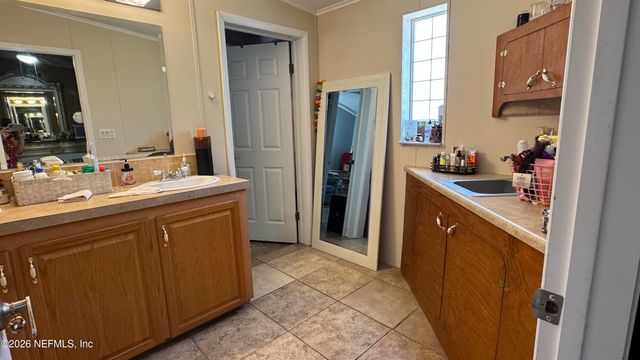 203 VANCOUVER Circle, Interlachen, FL 32148