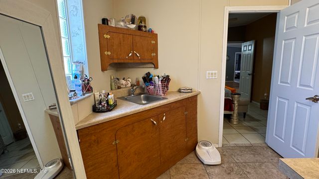 203 VANCOUVER Circle, Interlachen, FL 32148