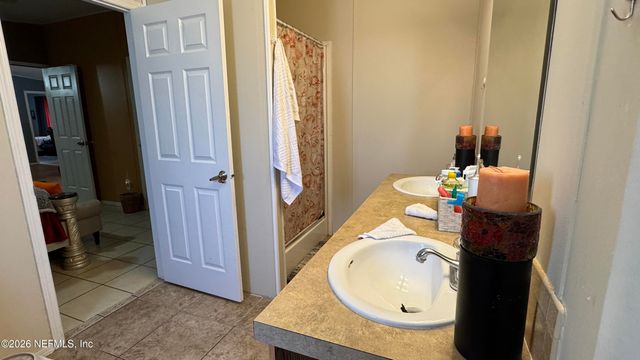 203 VANCOUVER Circle, Interlachen, FL 32148