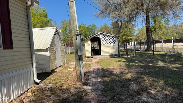 203 VANCOUVER Circle, Interlachen, FL 32148