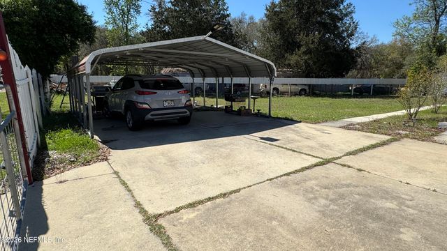 203 VANCOUVER Circle, Interlachen, FL 32148