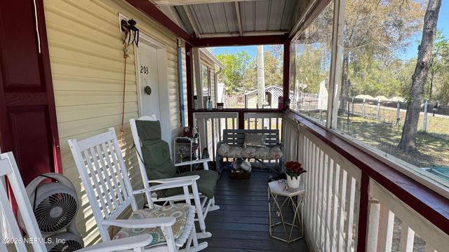 203 VANCOUVER Circle, Interlachen, FL 32148