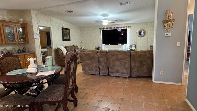 203 VANCOUVER Circle, Interlachen, FL 32148