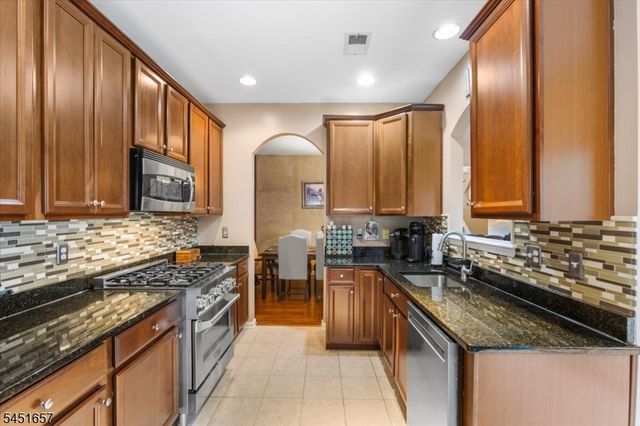 54 Indian Field Dr, Hardyston Twp., NJ 07419