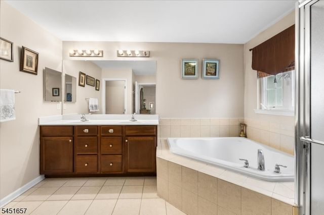 54 Indian Field Dr, Hardyston Twp., NJ 07419