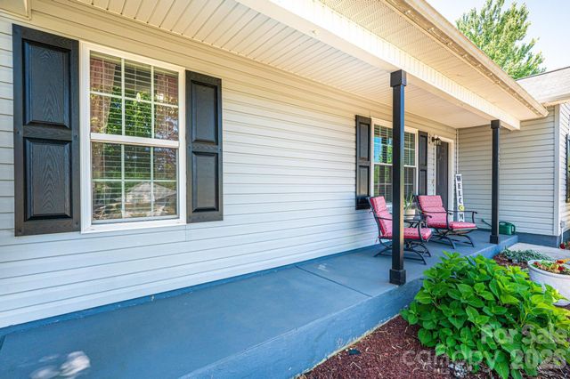 205 Winding Cedar Drive, Statesville, NC 28677