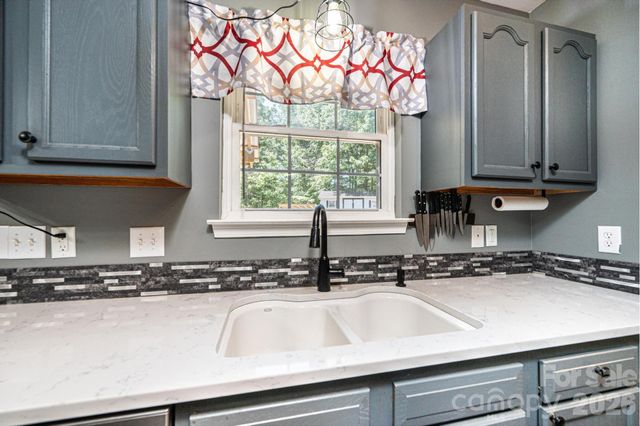 205 Winding Cedar Drive, Statesville, NC 28677
