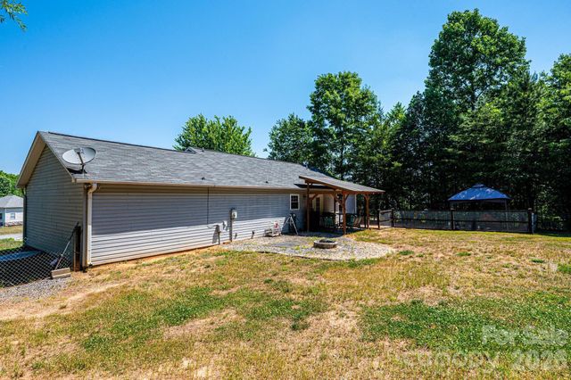 205 Winding Cedar Drive, Statesville, NC 28677