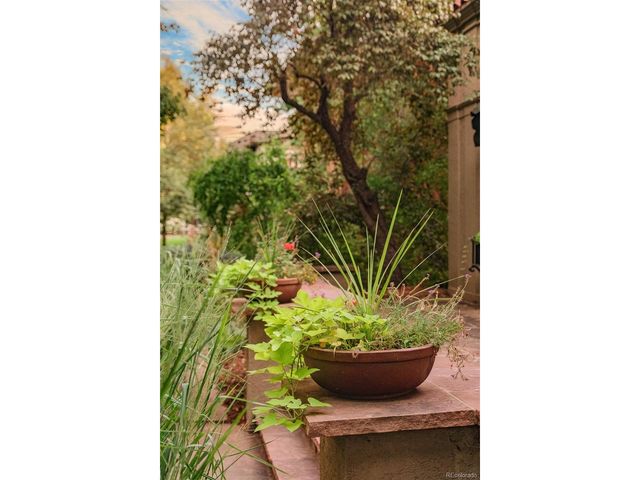 2057 Clermont St, Denver, CO 80207