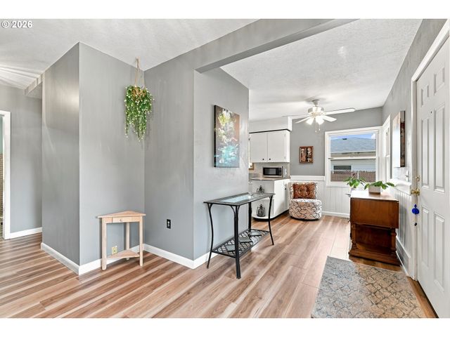 923 Ne 155TH Ave, Portland, OR 97230
