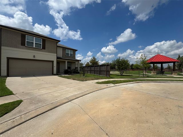 1013 Pitch Pine Court, Brookshire, TX 77423