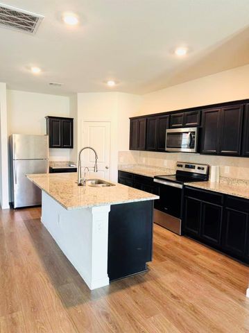 1013 Pitch Pine Court, Brookshire, TX 77423