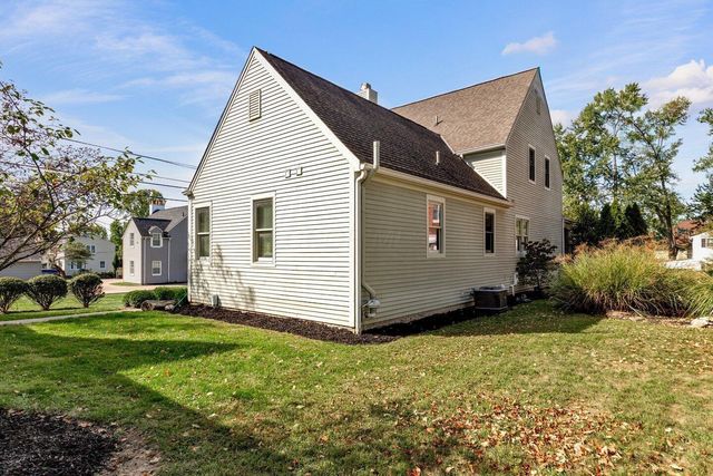 5818 Crescent Court, Worthington, OH 43085