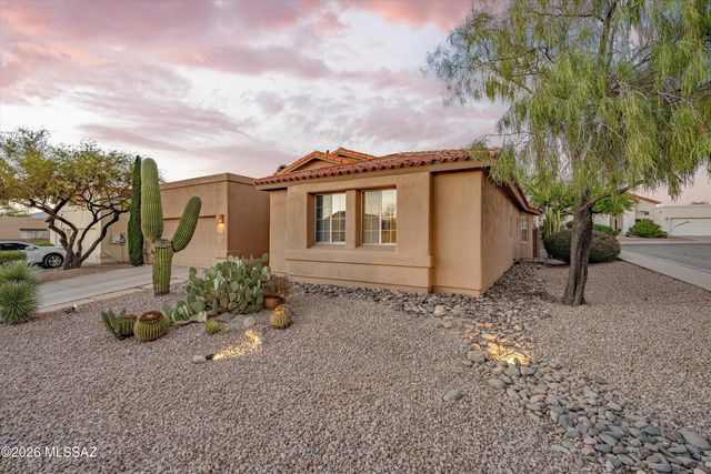 204 N Fenceline Drive, Tucson, AZ 85748