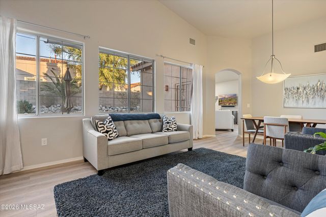 204 N Fenceline Drive, Tucson, AZ 85748
