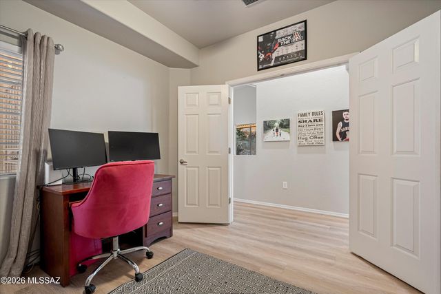 204 N Fenceline Drive, Tucson, AZ 85748