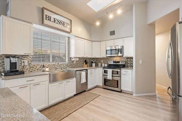 204 N Fenceline Drive, Tucson, AZ 85748