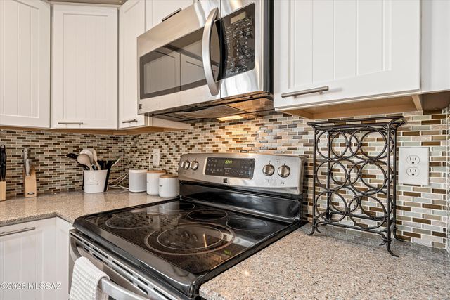 204 N Fenceline Drive, Tucson, AZ 85748