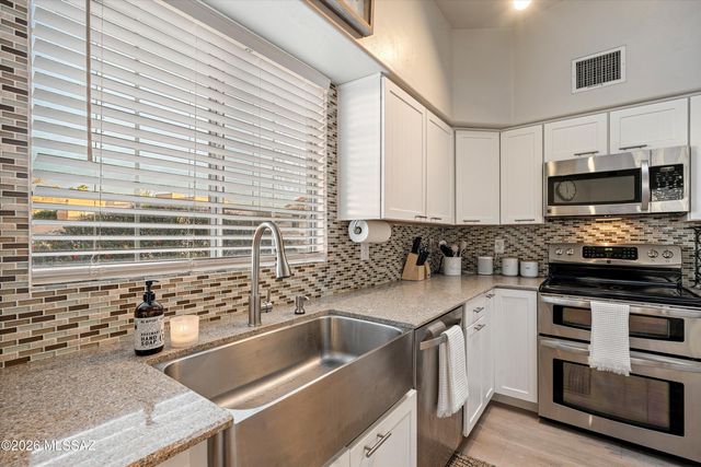 204 N Fenceline Drive, Tucson, AZ 85748