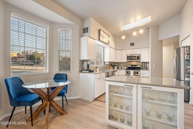 204 N Fenceline Drive, Tucson, AZ 85748
