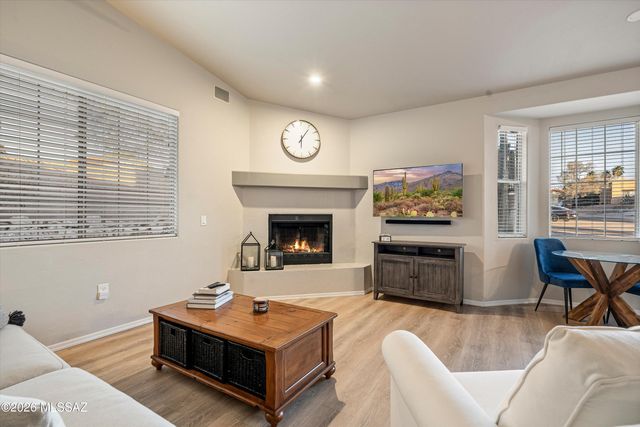 204 N Fenceline Drive, Tucson, AZ 85748