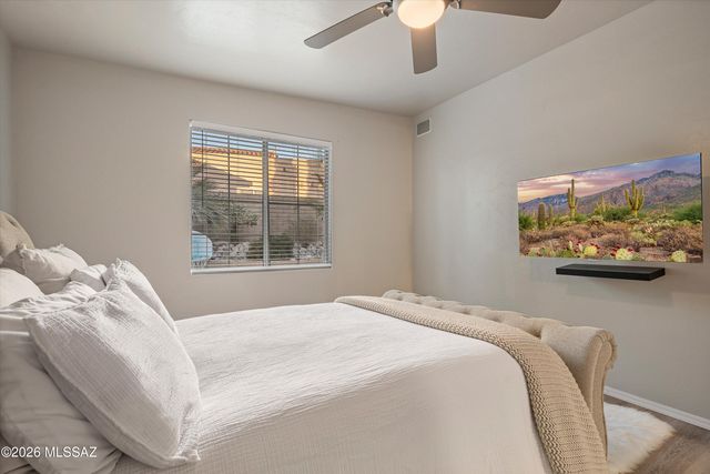 204 N Fenceline Drive, Tucson, AZ 85748