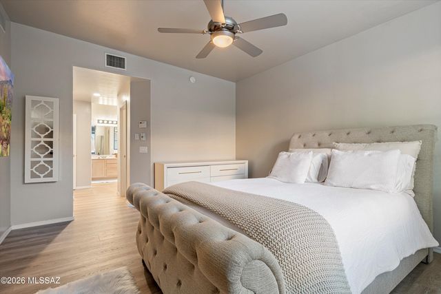 204 N Fenceline Drive, Tucson, AZ 85748