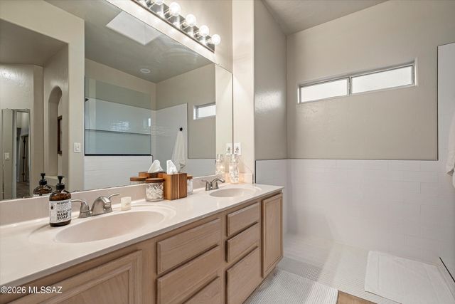 204 N Fenceline Drive, Tucson, AZ 85748