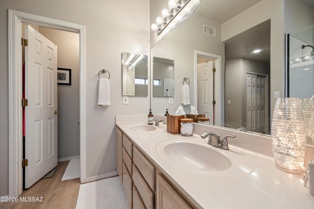 204 N Fenceline Drive, Tucson, AZ 85748