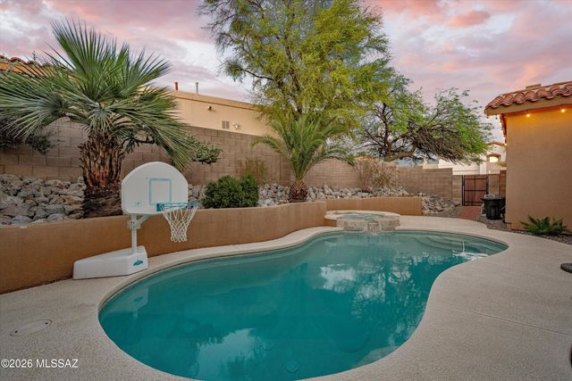 204 N Fenceline Drive, Tucson, AZ 85748