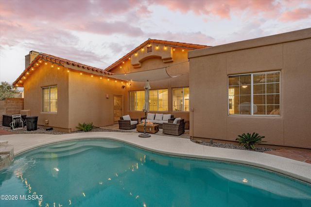 204 N Fenceline Drive, Tucson, AZ 85748