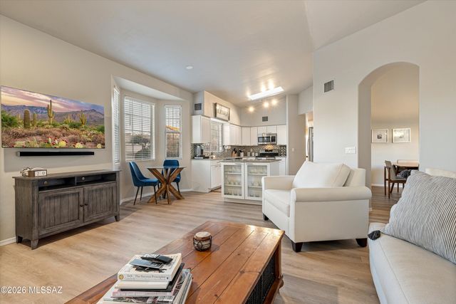 204 N Fenceline Drive, Tucson, AZ 85748