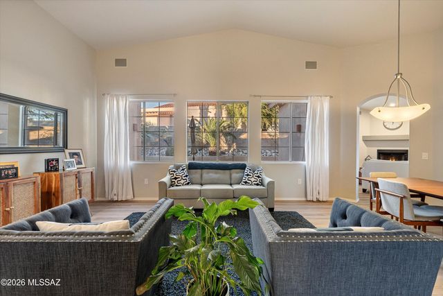 204 N Fenceline Drive, Tucson, AZ 85748