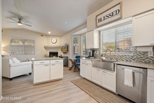 204 N Fenceline Drive, Tucson, AZ 85748