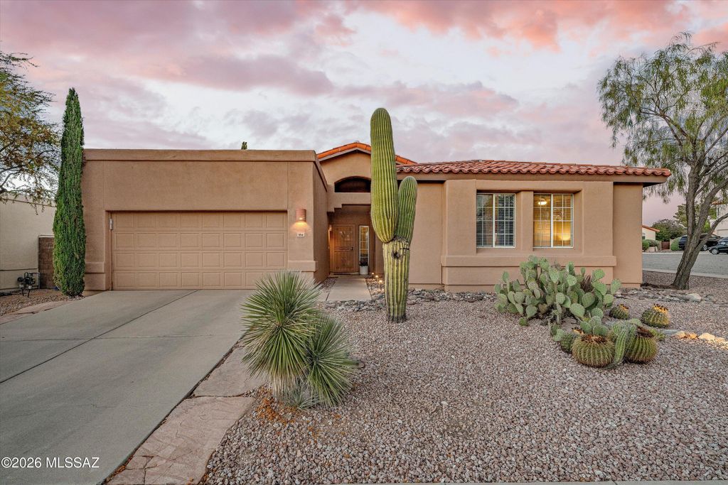 204 N Fenceline Drive, Tucson, AZ 85748