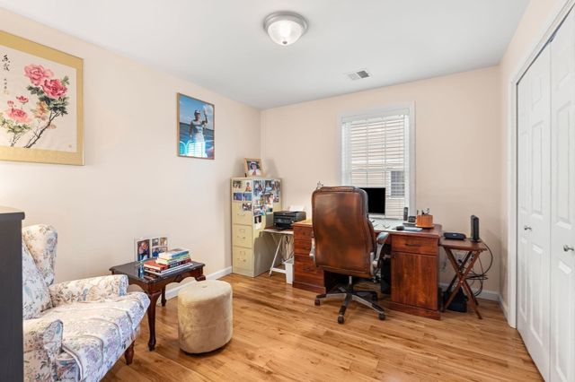 496 Hilldale Ave 496, Haverhill, MA 01832