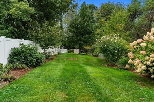 496 Hilldale Ave 496, Haverhill, MA 01832